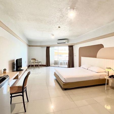 Mark Land Pattaya Beach Eksteriør billede
